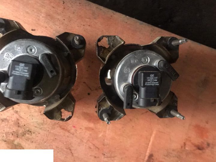 Reflektory claas axion arion GE 12V 85w dot h9 F1 26M - פנס קדמי עבור מכונה חקלאית: תמונה 2 Reflektory claas axion arion GE 12V 85w dot h9 F1 26M - פנס קדמי עבור מכונה חקלאית: תמונה 2