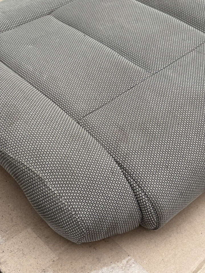 Siedzisko Skórzane John Deere Materiałowe Oryginał RE174401 - מושב עבור מכונה חקלאית: תמונה 4 Siedzisko Skórzane John Deere Materiałowe Oryginał RE174401 - מושב עבור מכונה חקלאית: תמונה 4