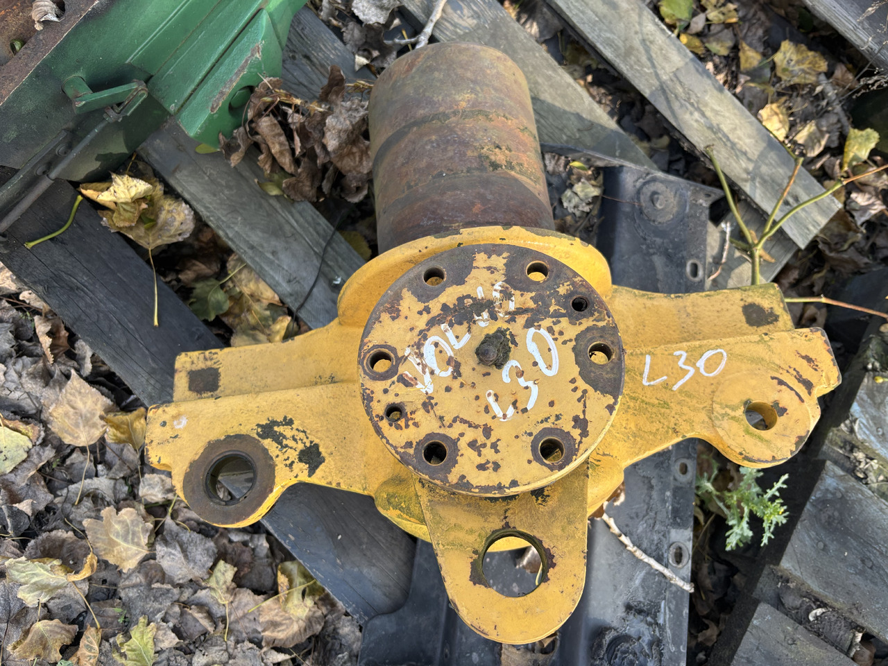 VOLVO L30 Przegub Łącznika Ramy Support Łącznik - מסגרת/ שלדה עבור ציוד לטיפול בחומרים: תמונה 1 VOLVO L30 Przegub Łącznika Ramy Support Łącznik - מסגרת/ שלדה עבור ציוד לטיפול בחומרים: תמונה 1