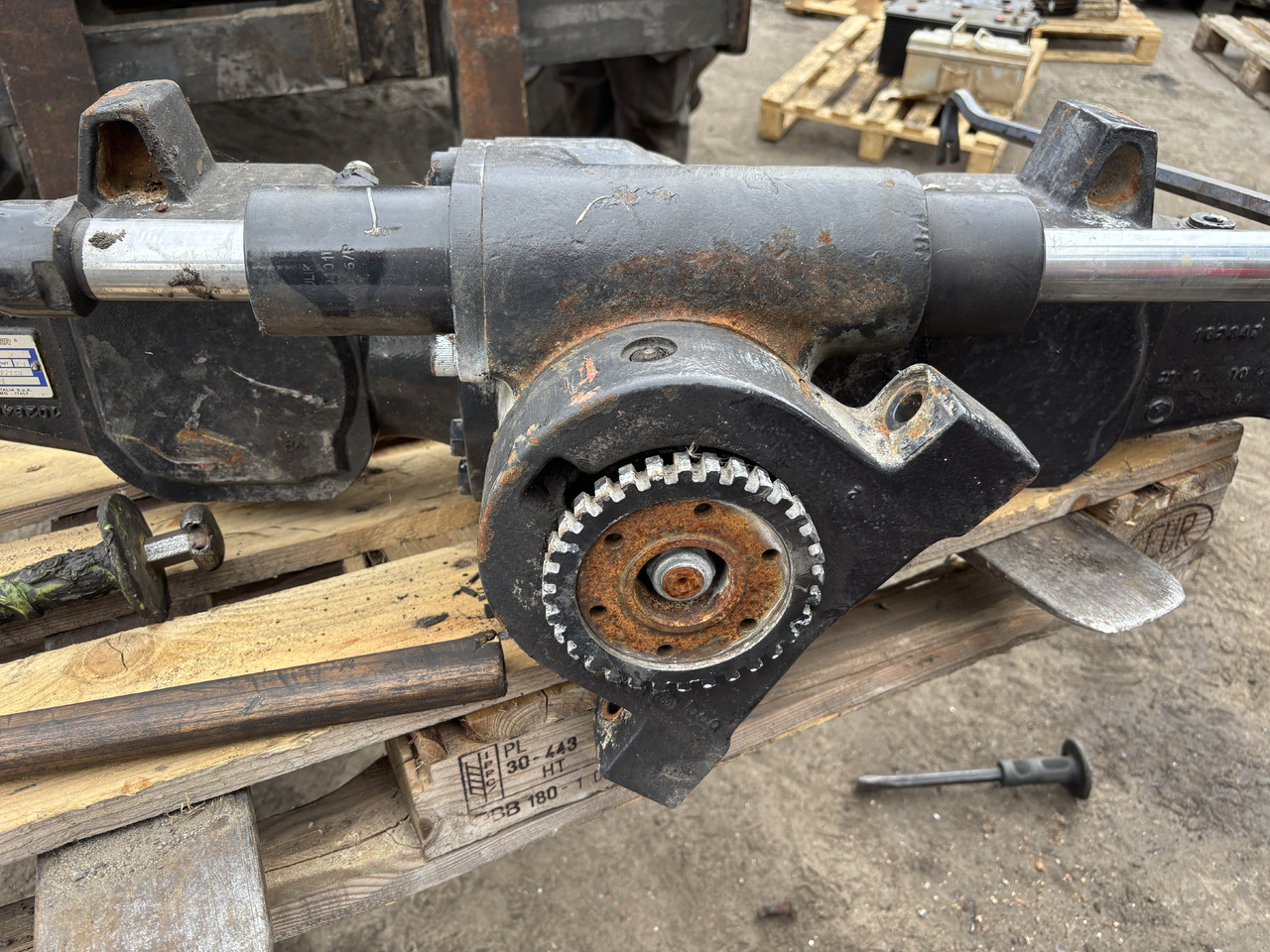 Valtra N92 - most przedni - zwolnica zwrotnica siłownik dyferencjał atak - מפרק היגוי עבור מכונה חקלאית: תמונה 2 Valtra N92 - most przedni - zwolnica zwrotnica siłownik dyferencjał atak - מפרק היגוי עבור מכונה חקלאית: תמונה 2