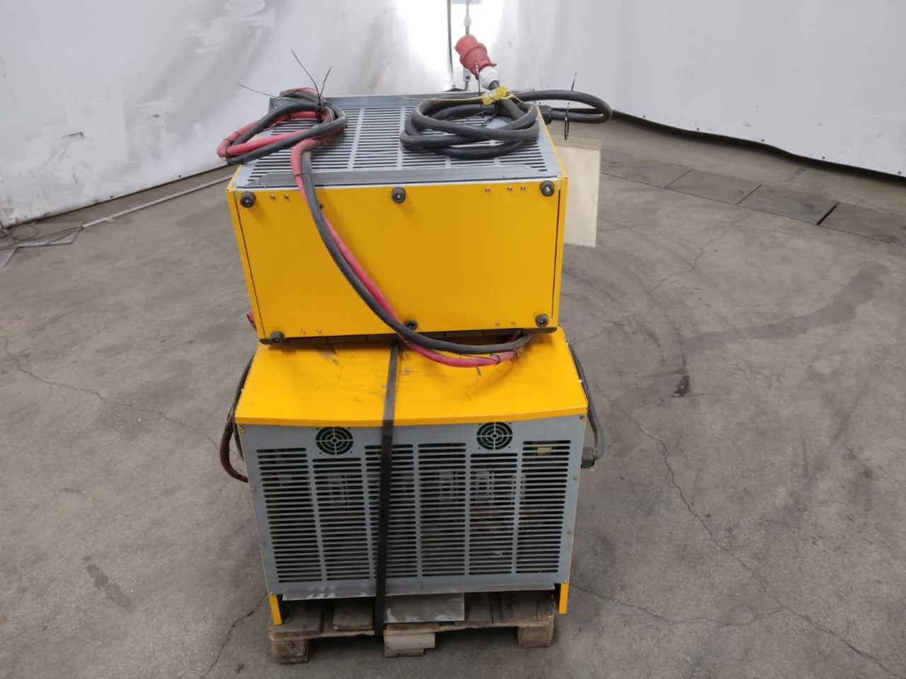 Battery Charger Package - 3 Pcs. - מצבר עבור ציוד לטיפול בחומרים: תמונה 4 Battery Charger Package - 3 Pcs. - מצבר עבור ציוד לטיפול בחומרים: תמונה 4