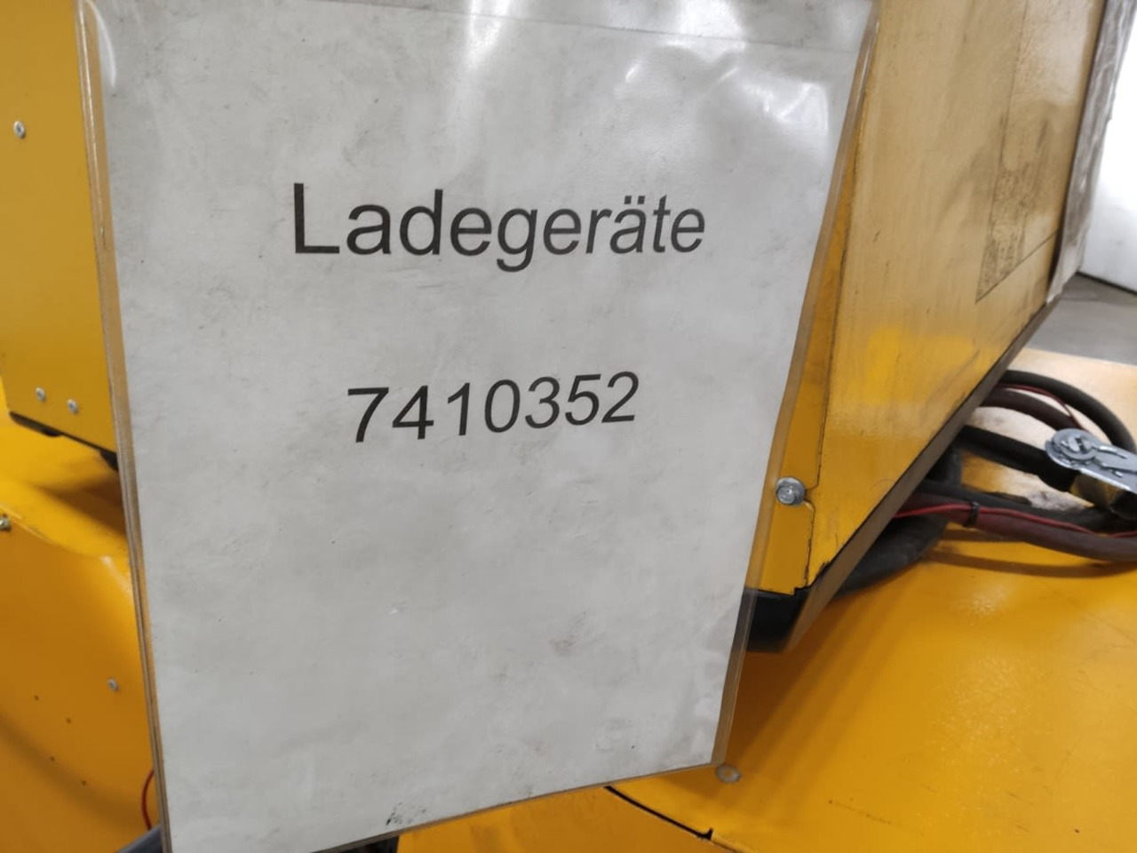 Battery Charger Package - 3 Pcs. - מצבר עבור ציוד לטיפול בחומרים: תמונה 2 Battery Charger Package - 3 Pcs. - מצבר עבור ציוד לטיפול בחומרים: תמונה 2