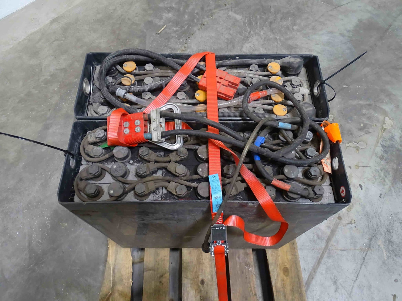 Battery Package - 2 Pcs. - מצבר עבור ציוד לטיפול בחומרים: תמונה 4 Battery Package - 2 Pcs. - מצבר עבור ציוד לטיפול בחומרים: תמונה 4