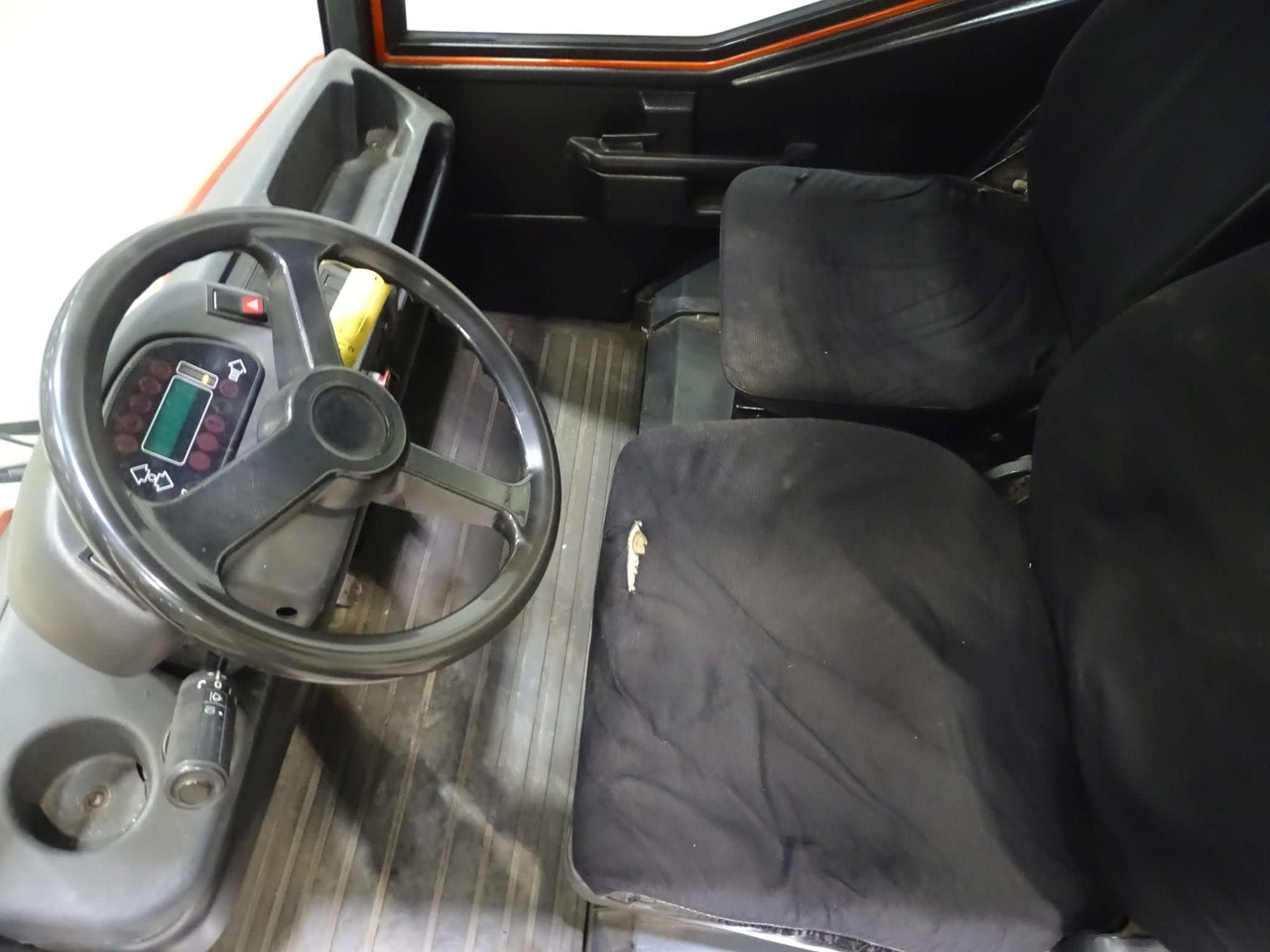 Linde P250 - טרקטור גרירה: תמונה 3 Linde P250 - טרקטור גרירה: תמונה 3