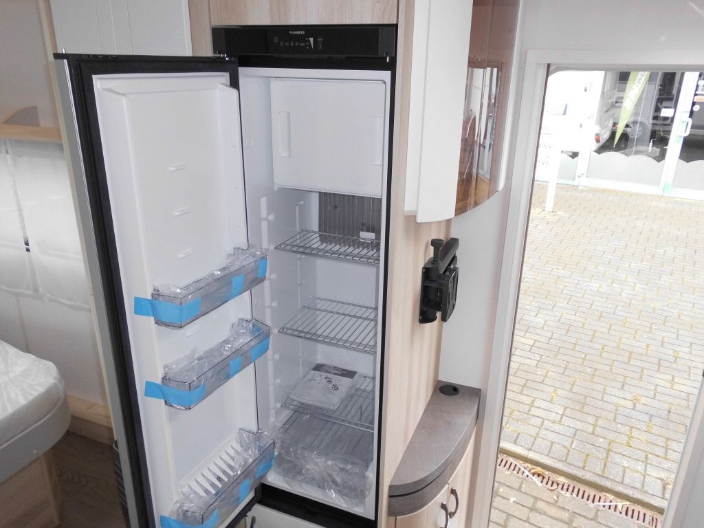 חָדָשׁ קרוואן נגרר Hobby De Luxe 460 SFf 2025 AUTARK FBH 1500kg. +++ Hobby De Luxe 460 SFf mit Extras, Lagerabverkauf: תמונה 12