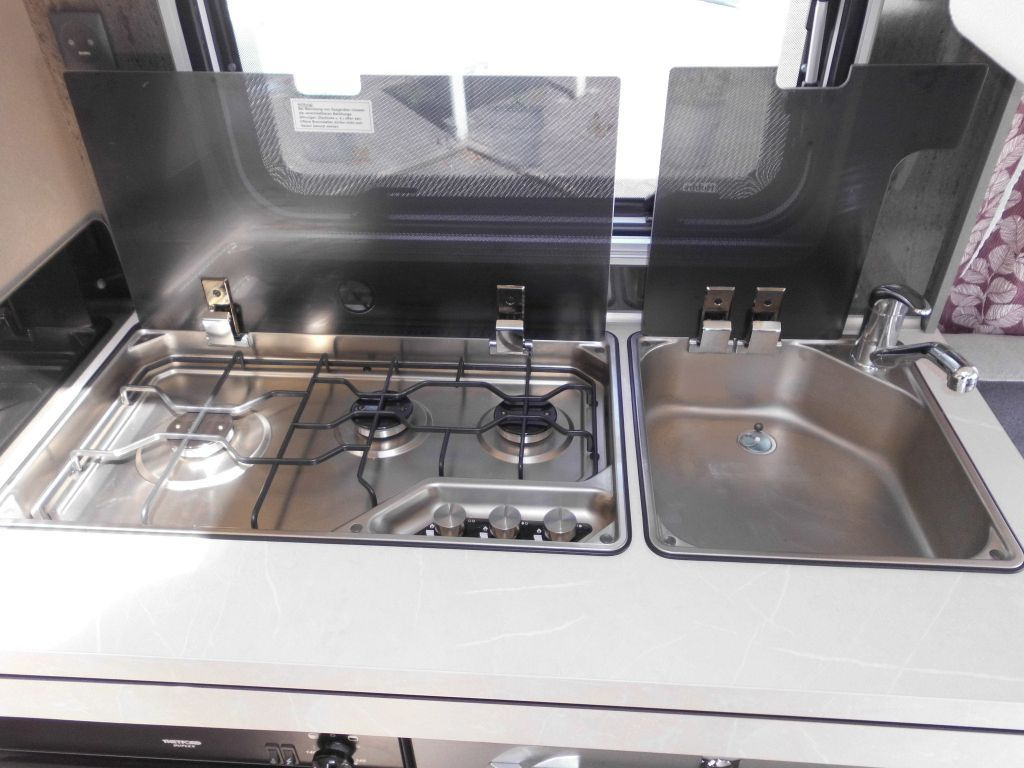 קרוואן נגרר Hobby Excellent 495 WFB Mover, Autark,Combi6E Backofen: תמונה 13 קרוואן נגרר Hobby Excellent 495 WFB Mover, Autark,Combi6E Backofen: תמונה 13