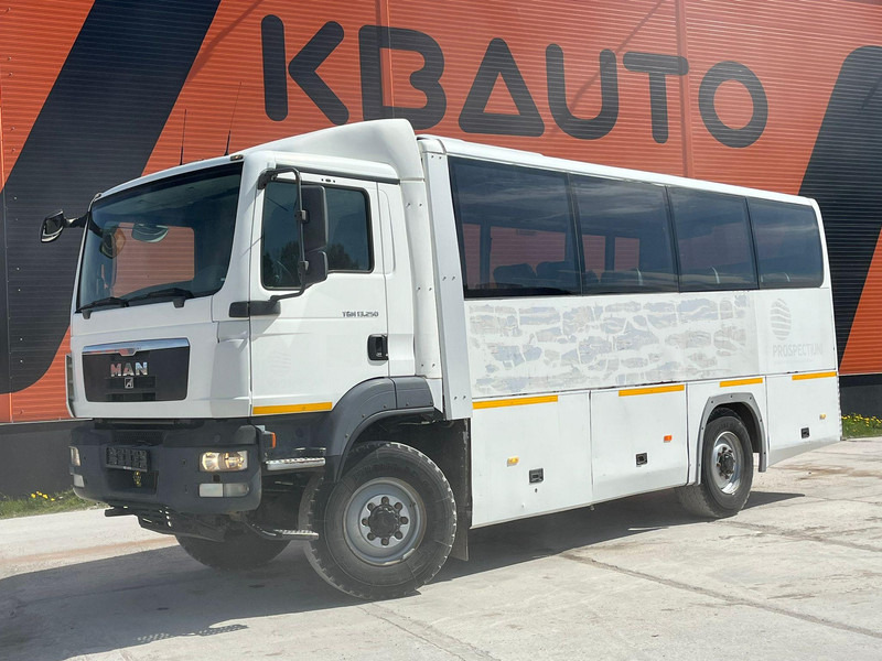 MAN TGM 13.250 4x4 AC / AUXILIARY HEATING - אוטובוס פרברים: תמונה 1 MAN TGM 13.250 4x4 AC / AUXILIARY HEATING - אוטובוס פרברים: תמונה 1