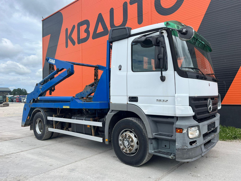 Mercedes-Benz Actros 1832 4x2 JOAB HL 14 U - משאית דילוג העמסה: תמונה 4 Mercedes-Benz Actros 1832 4x2 JOAB HL 14 U - משאית דילוג העמסה: תמונה 4