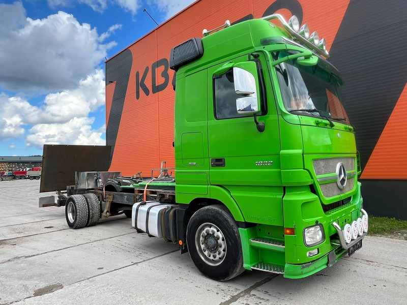 Mercedes-Benz Actros 1832 4x2 V6 ENGINE / CHASSIS L=7100 mm - משאית עם שלדת תא: תמונה 4 Mercedes-Benz Actros 1832 4x2 V6 ENGINE / CHASSIS L=7100 mm - משאית עם שלדת תא: תמונה 4