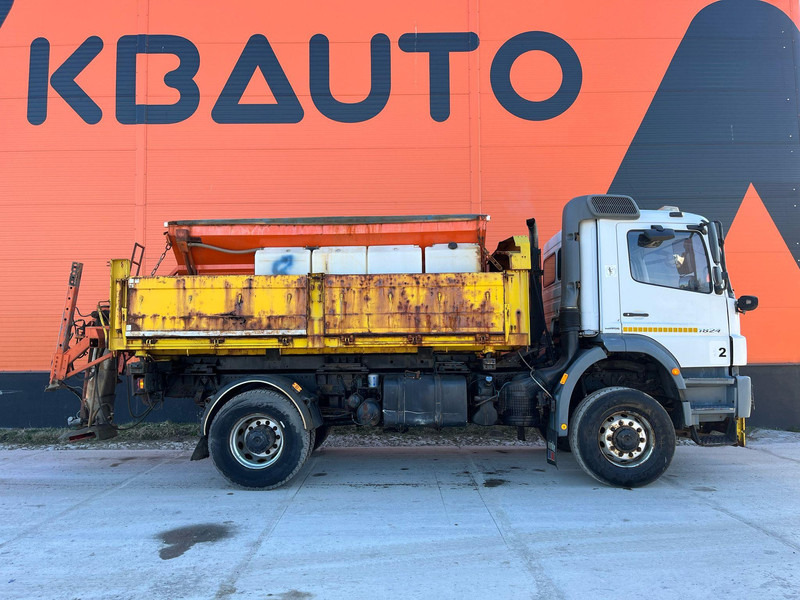 Mercedes-Benz Axor 1824 4x4 POSSIBLE TO BUY WITH SPREADER & FRONT PLOW - מזהיר: תמונה 4 Mercedes-Benz Axor 1824 4x4 POSSIBLE TO BUY WITH SPREADER & FRONT PLOW - מזהיר: תמונה 4