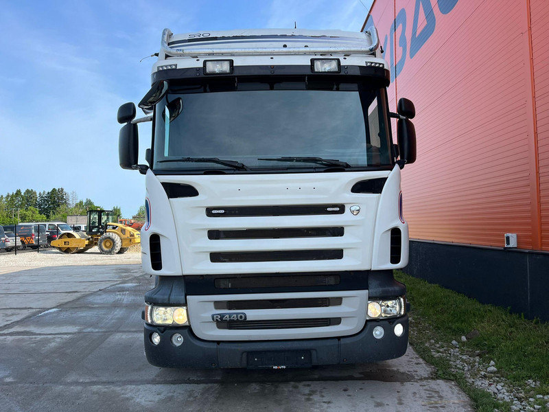 Scania R 440 6x2*4 FASSI F260XP / PLATFORM L=6760 mm - משאית צד נופל/ שטוחה, משאית מנוף: תמונה 3 Scania R 440 6x2*4 FASSI F260XP / PLATFORM L=6760 mm - משאית צד נופל/ שטוחה, משאית מנוף: תמונה 3
