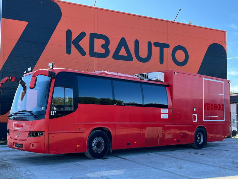 Volvo B12M 4x2 13 SEATS / AC / AUXILIARY HEATING / WC / KITCHEN - אוטובוס פרברים: תמונה 1 Volvo B12M 4x2 13 SEATS / AC / AUXILIARY HEATING / WC / KITCHEN - אוטובוס פרברים: תמונה 1