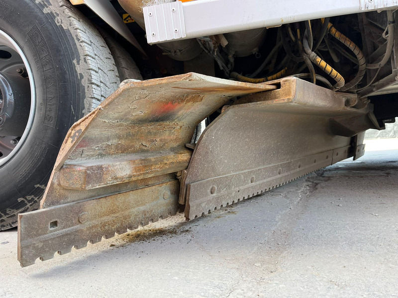 מזהיר Volvo FH 750 8x4*4 UNDERBODY SCRAPER / RETARDER / BOX L=5940 mm: תמונה 13