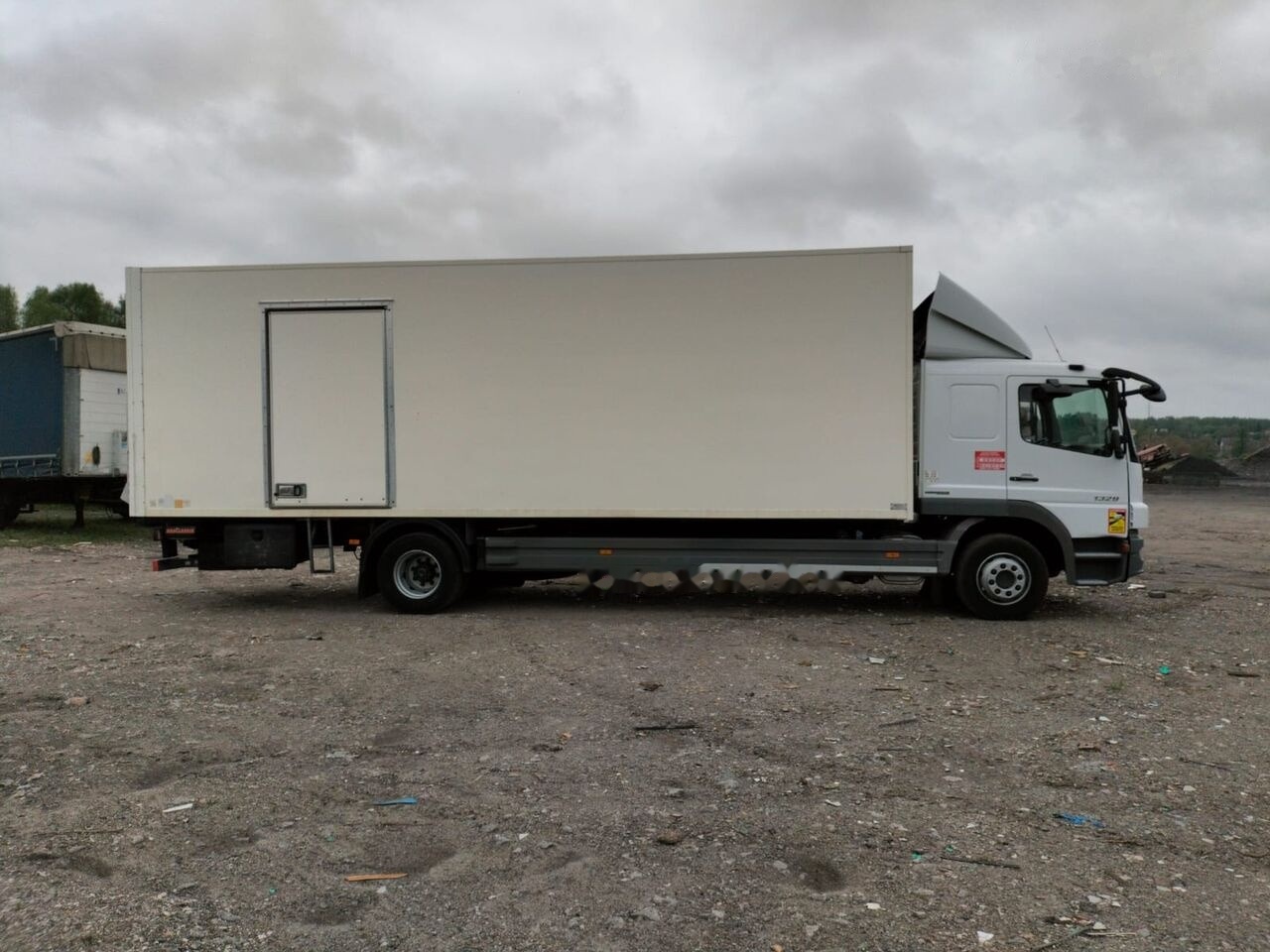 Mercedes-Benz ATEGO 1329 - משאית איזותרמית: תמונה 3 Mercedes-Benz ATEGO 1329 - משאית איזותרמית: תמונה 3