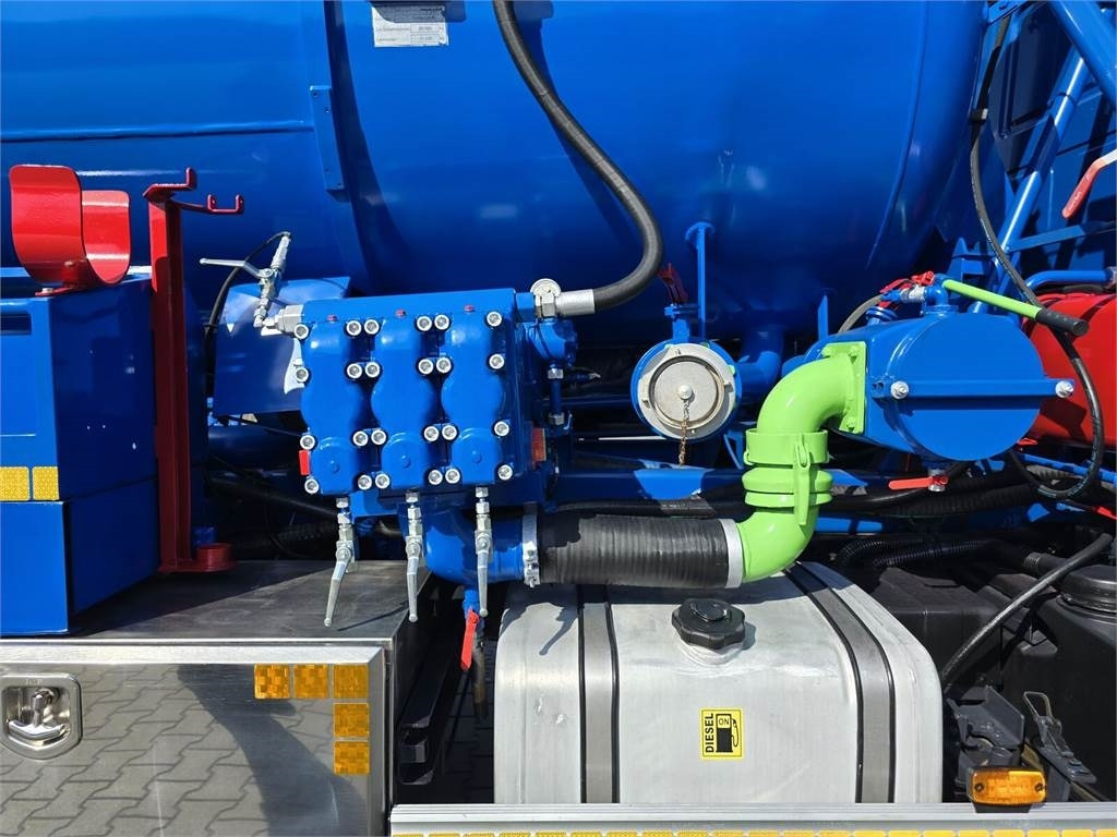 משאית ואקום Iveco WUKO MULLER KOMBI FOR CHANNEL CLEANING: תמונה 2