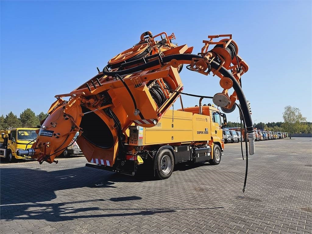 MAN SUPER 2000 4x2 WUKO RECYKLING for collecting liqui - משאית ואקום: תמונה 1 MAN SUPER 2000 4x2 WUKO RECYKLING for collecting liqui - משאית ואקום: תמונה 1
