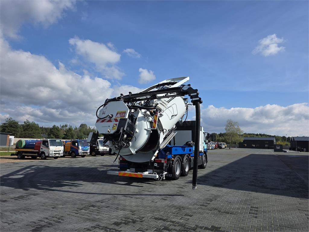 Renault for collecting liquid waste - משאית ואקום: תמונה 1 Renault for collecting liquid waste - משאית ואקום: תמונה 1