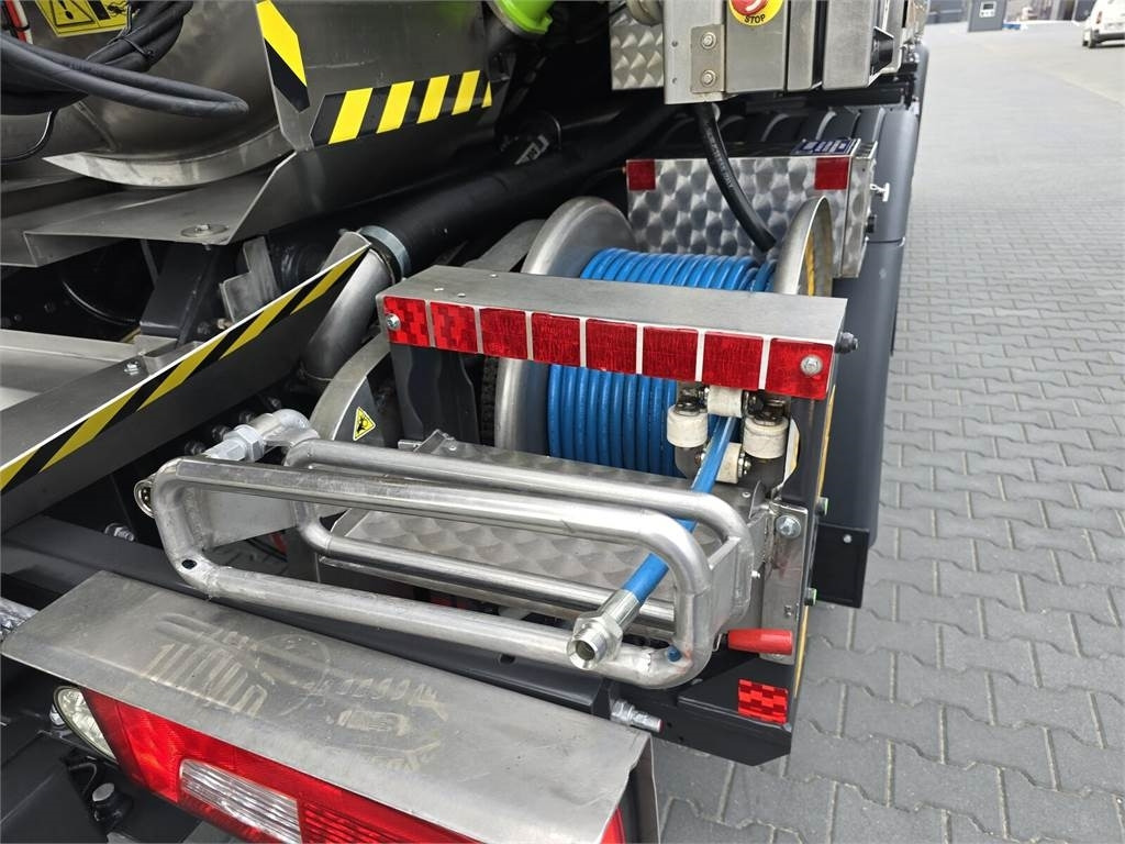 Scania MORO KAISER WUKO COMBI HOT WATER FOR CLEANING SEWE - כלי רכב עירוני/ מיוחד: תמונה 4 Scania MORO KAISER WUKO COMBI HOT WATER FOR CLEANING SEWE - כלי רכב עירוני/ מיוחד: תמונה 4