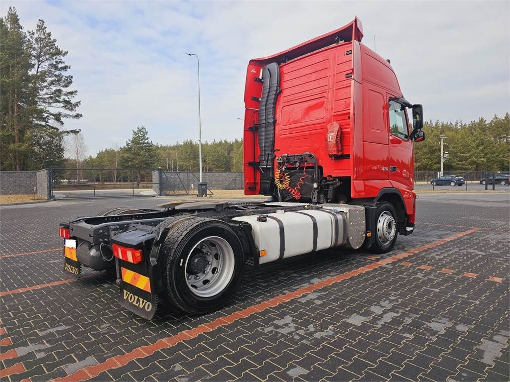 Volvo FH13 XXL NEW TIRES MANUAL 420 EURO 5 2011 - יחידת טרקטור: תמונה 5 Volvo FH13 XXL NEW TIRES MANUAL 420 EURO 5 2011 - יחידת טרקטור: תמונה 5