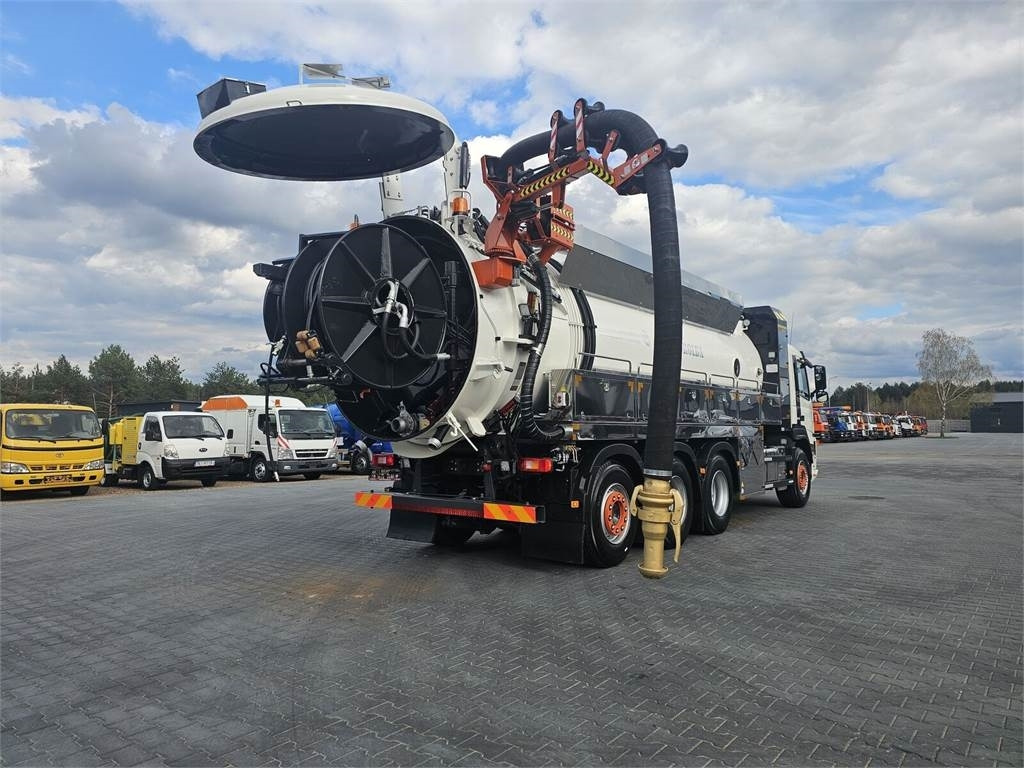 Volvo WUKO ADR ROLBA FOR CLEANING CHANNELS COMBI - משאית ואקום: תמונה 3 Volvo WUKO ADR ROLBA FOR CLEANING CHANNELS COMBI - משאית ואקום: תמונה 3