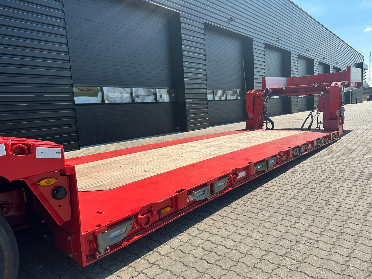 Faymonville Megamax 2 achs tiefbett / Neu Lackiert Faymonville Megamax 2 achs tiefbett / Neu Lackiert - סמיטריילר עם מטען נמוך: תמונה 3 Faymonville Megamax 2 achs tiefbett / Neu Lackiert Faymonville Megamax 2 achs tiefbett / Neu Lackiert - סמיטריילר עם מטען נמוך: תמונה 3