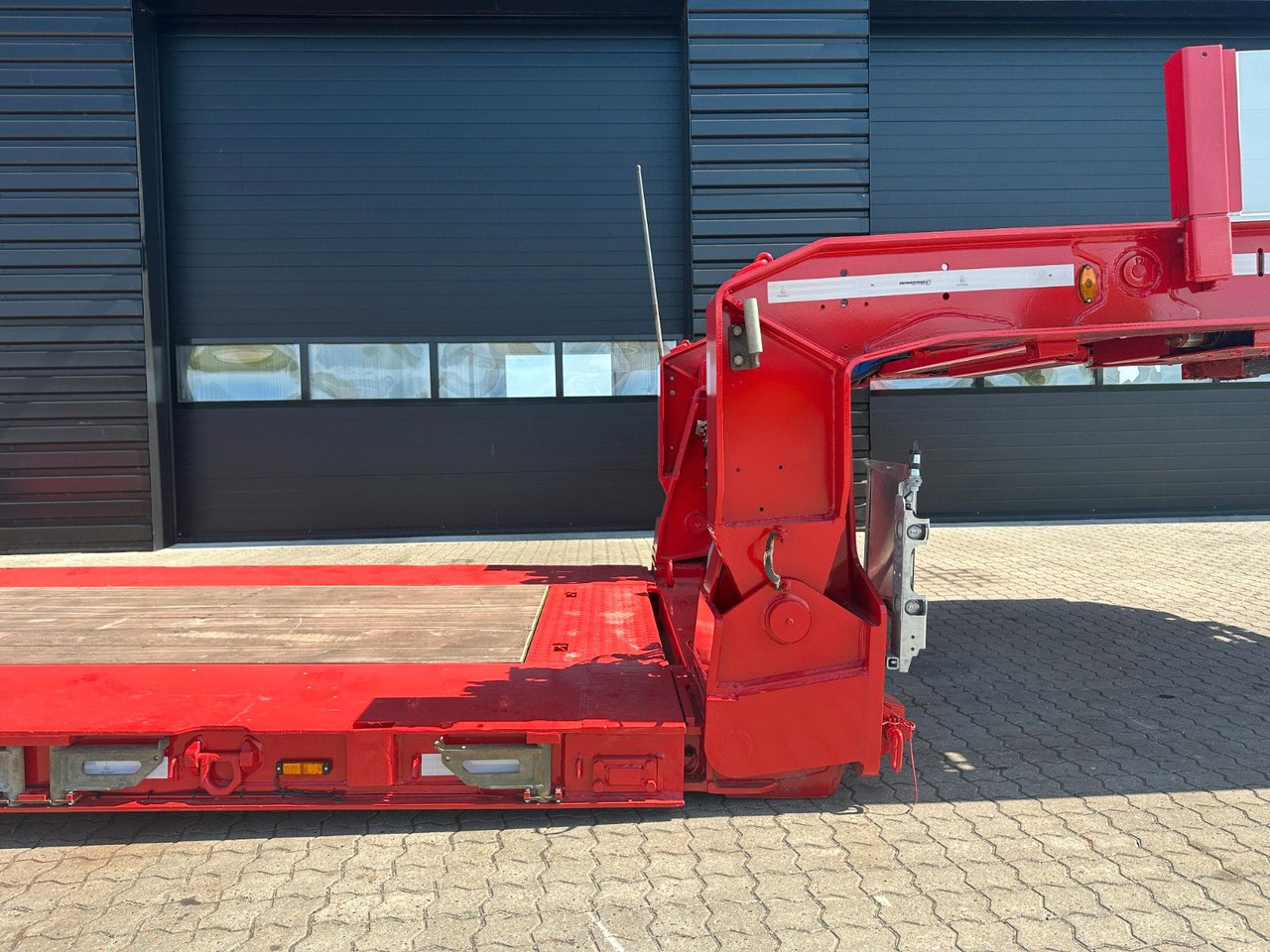 Faymonville Megamax 2 achs tiefbett / Neu Lackiert Faymonville Megamax 2 achs tiefbett / Neu Lackiert - סמיטריילר עם מטען נמוך: תמונה 4 Faymonville Megamax 2 achs tiefbett / Neu Lackiert Faymonville Megamax 2 achs tiefbett / Neu Lackiert - סמיטריילר עם מטען נמוך: תמונה 4