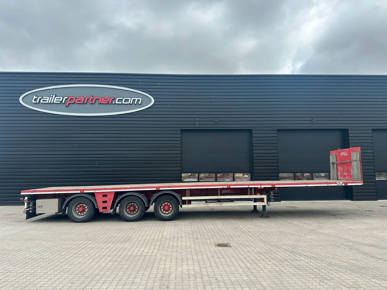 Goldhofer AMT 3 achs plateu / ausziehbar - סמיטריילר צד נופל/ שטוח: תמונה 1 Goldhofer AMT 3 achs plateu / ausziehbar - סמיטריילר צד נופל/ שטוח: תמונה 1