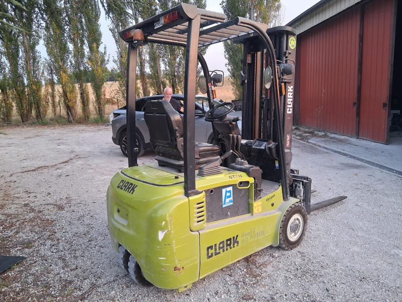 Clark GTX16 - מלגזה חשמלית: תמונה 3 Clark GTX16 - מלגזה חשמלית: תמונה 3