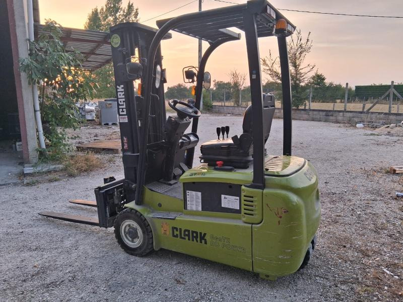 Clark GTX16 - מלגזה חשמלית: תמונה 2 Clark GTX16 - מלגזה חשמלית: תמונה 2