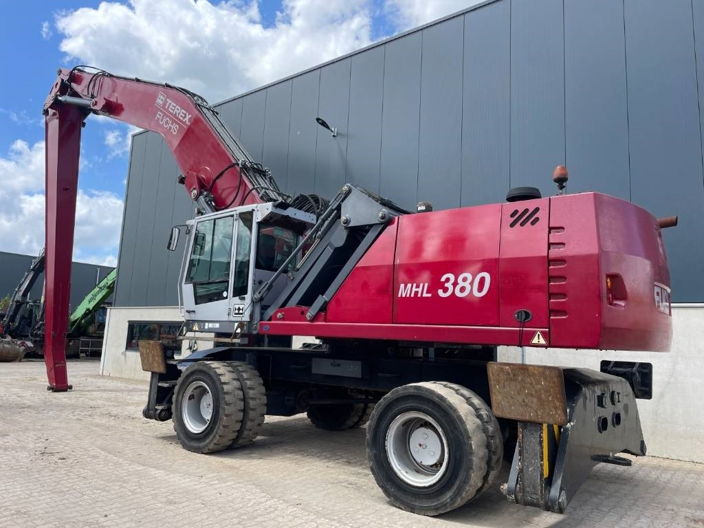 Fuchs MHL380 -- MHL 380 -- 21 mtr reach - מטפל בפסולת/ תעשייתי: תמונה 3 Fuchs MHL380 -- MHL 380 -- 21 mtr reach - מטפל בפסולת/ תעשייתי: תמונה 3