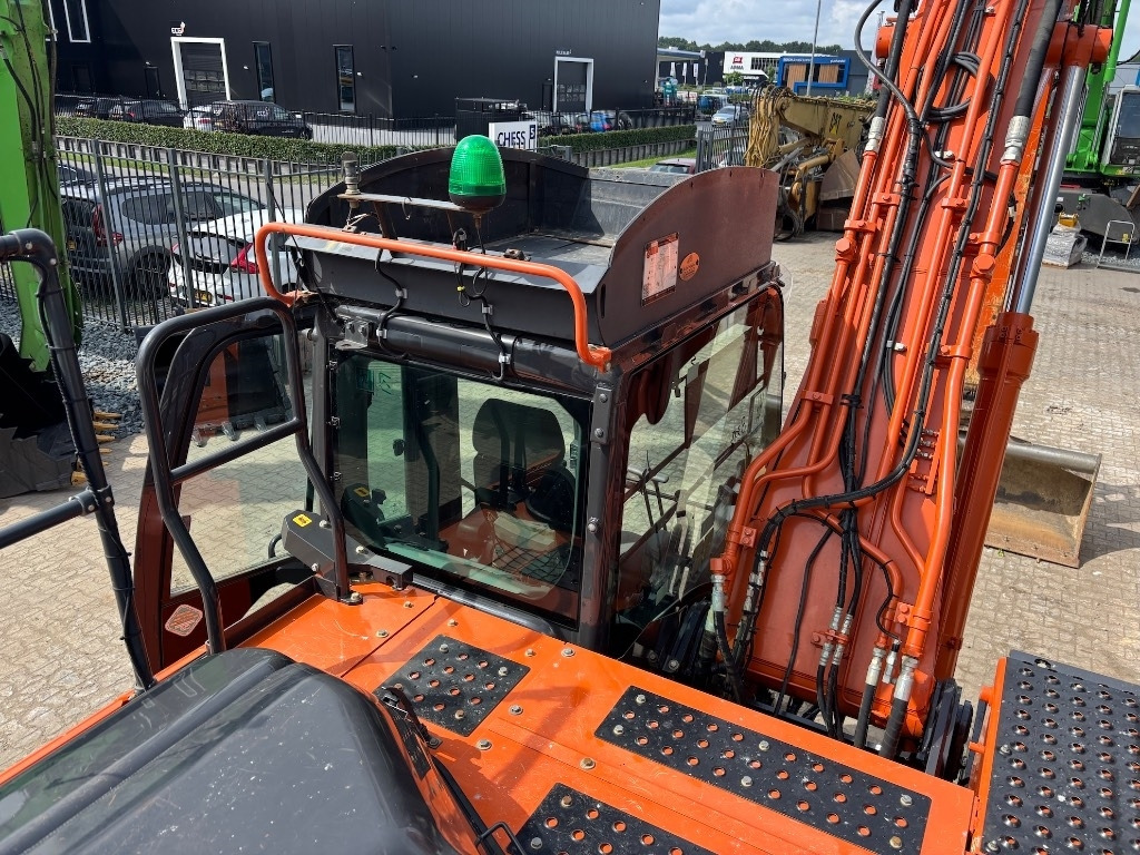 מחפר סורק Hitachi ZX 210 LC-6: תמונה 30