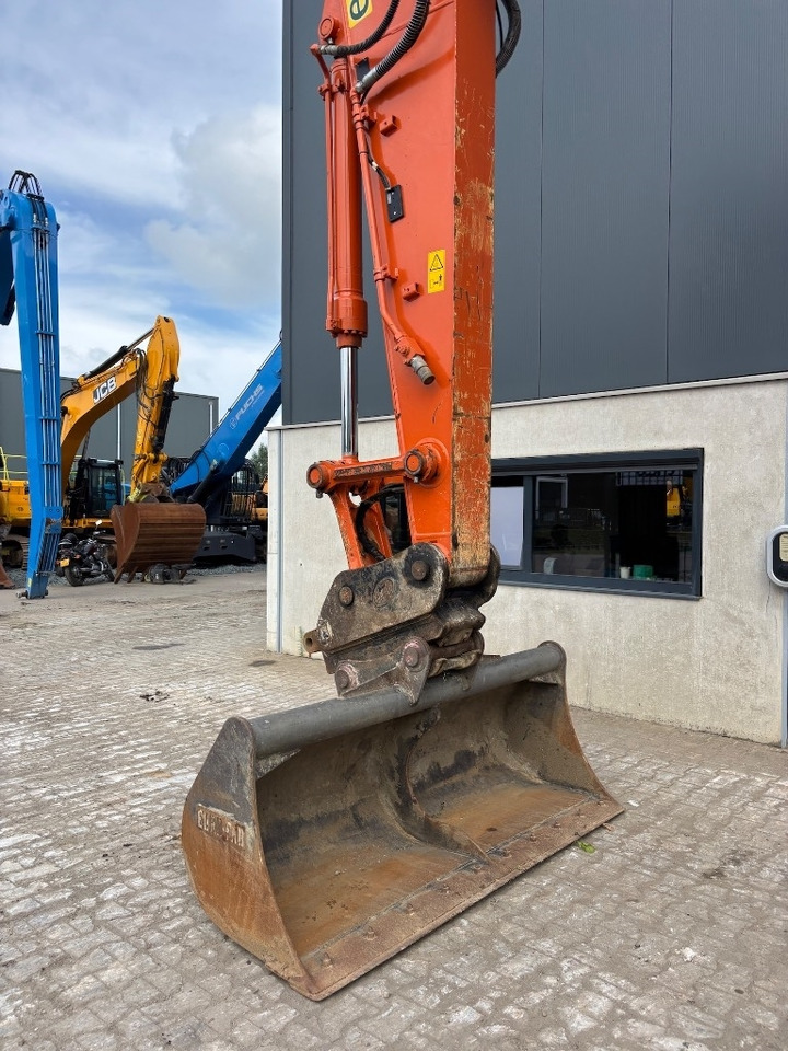 מחפר סורק Hitachi ZX 210 LC-6: תמונה 10