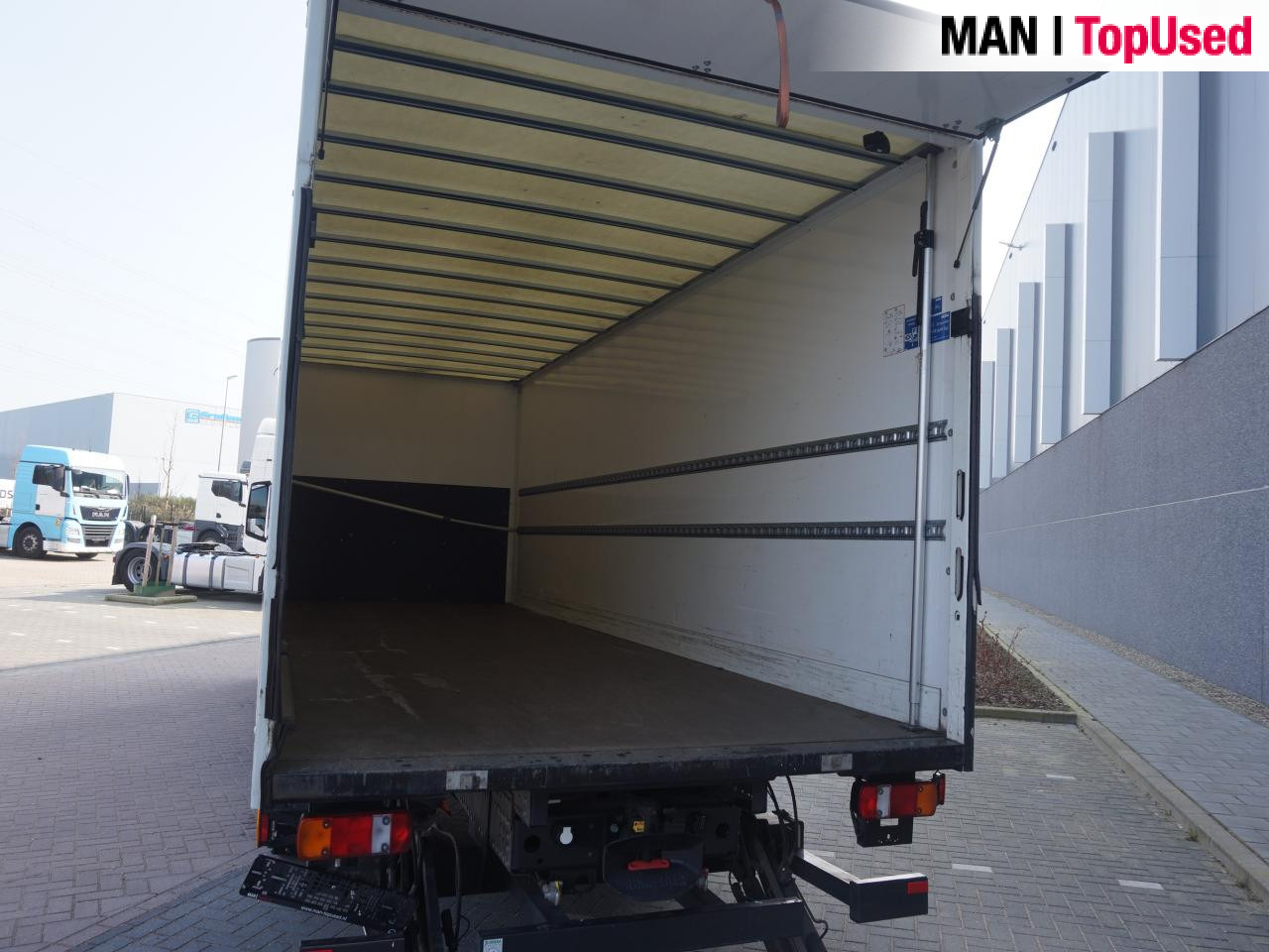 MAN TGL 12.250 4x2 BL CH - משאית צד נופל/ שטוחה: תמונה 5 MAN TGL 12.250 4x2 BL CH - משאית צד נופל/ שטוחה: תמונה 5