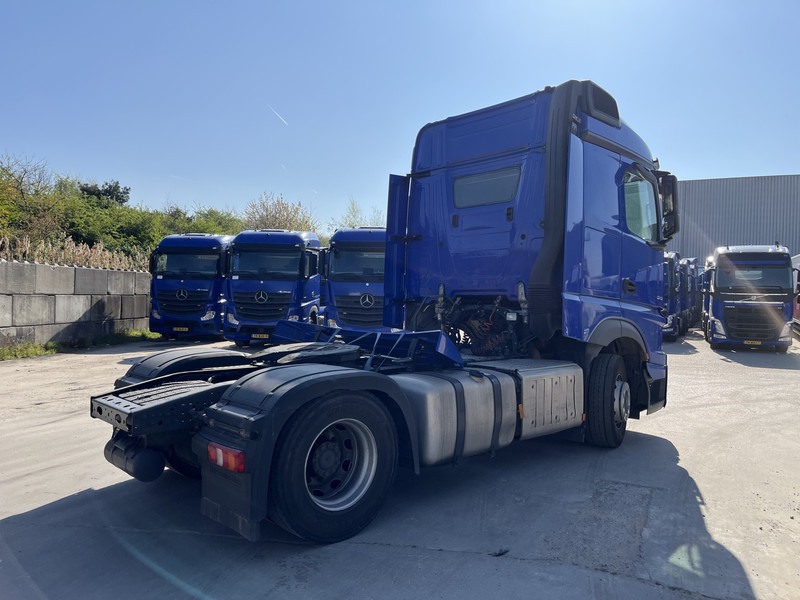 Mercedes-Benz Actros 1842 Streamspace / 945 dkm / 2 Tanks / NL Truck / 15x in stock - יחידת טרקטור: תמונה 2 Mercedes-Benz Actros 1842 Streamspace / 945 dkm / 2 Tanks / NL Truck / 15x in stock - יחידת טרקטור: תמונה 2