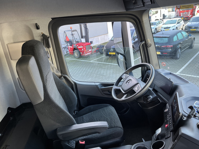 Mercedes-Benz Actros 2124 / Box 7.5 mtr / Laadklep 2000 kg / APK TUV 05-25 - משאית תיבה: תמונה 3 Mercedes-Benz Actros 2124 / Box 7.5 mtr / Laadklep 2000 kg / APK TUV 05-25 - משאית תיבה: תמונה 3