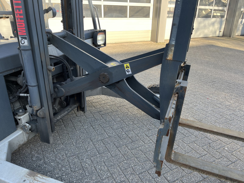 Moffett M4 20.1 / 547 Hours / 2020 / Schaarlift / Kooiaap / Meeneem heftruck - מלגזת סולר: תמונה 3 Moffett M4 20.1 / 547 Hours / 2020 / Schaarlift / Kooiaap / Meeneem heftruck - מלגזת סולר: תמונה 3