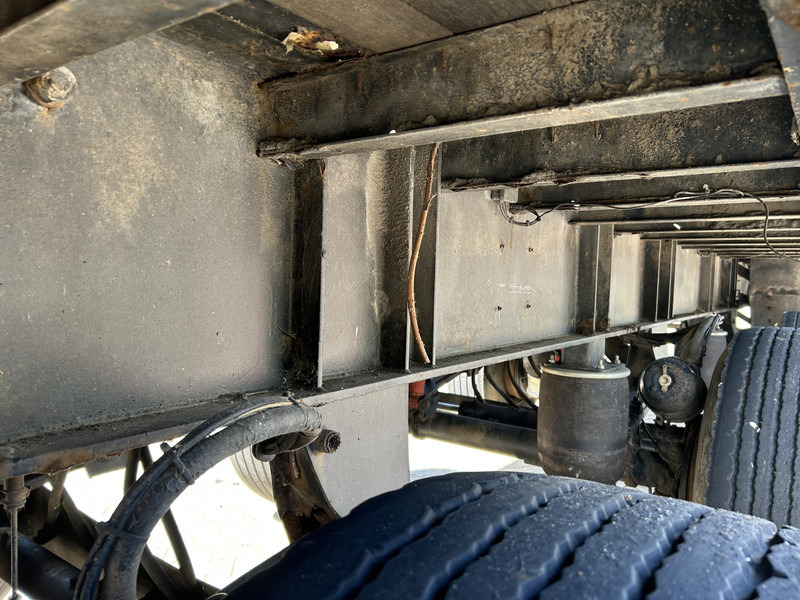 Vogelzang V02 17 30 / Heavy Duty Chassis / 3 axle 10 Ton / Hiab Crane Defect - סמיטריילר צד נופל/ שטוח: תמונה 4 Vogelzang V02 17 30 / Heavy Duty Chassis / 3 axle 10 Ton / Hiab Crane Defect - סמיטריילר צד נופל/ שטוח: תמונה 4