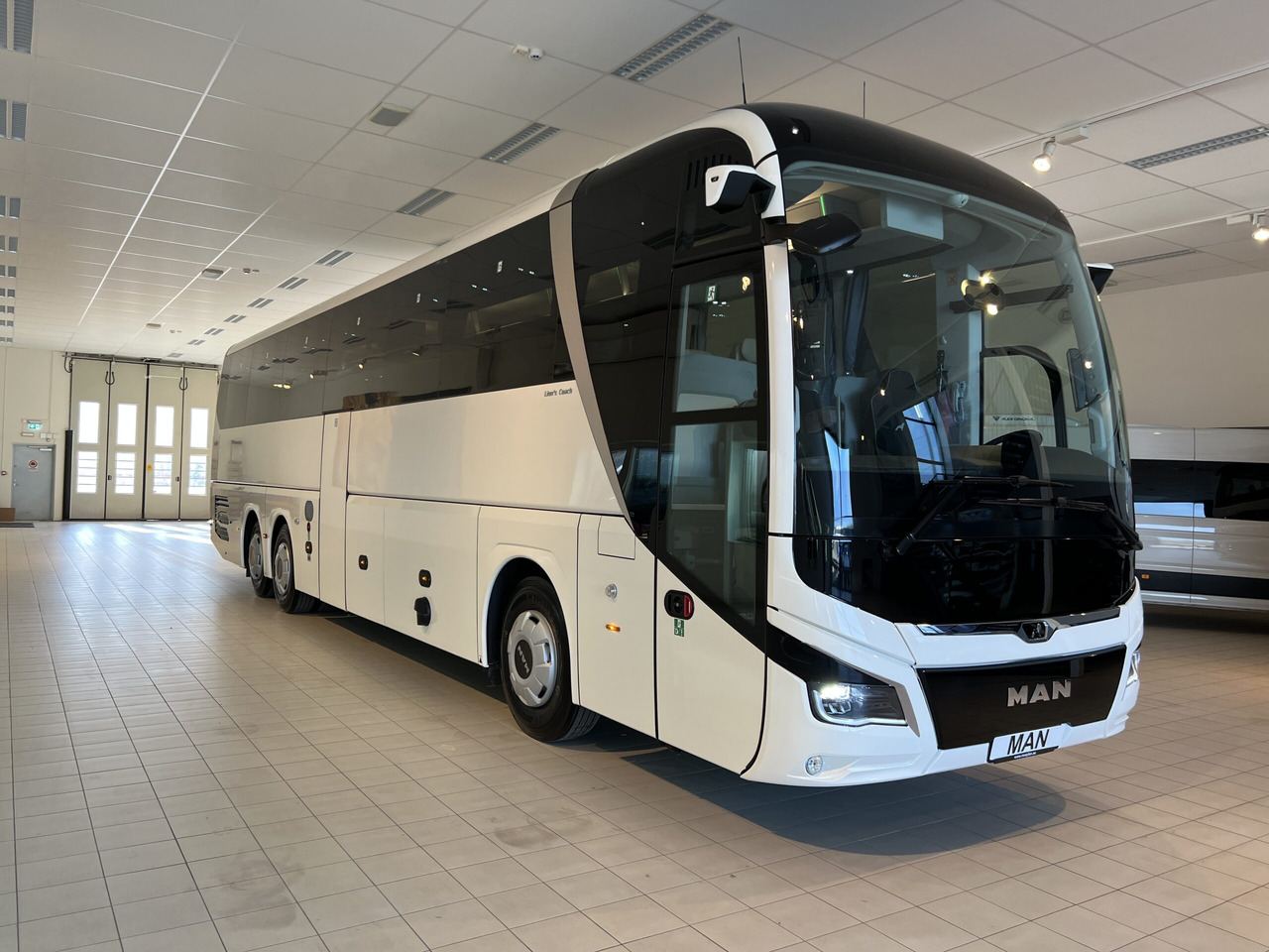 MAN Lions Coach R09 Euro 6E (Dark Edition) - אוטובוס בין עירוני: תמונה 2 MAN Lions Coach R09 Euro 6E (Dark Edition) - אוטובוס בין עירוני: תמונה 2