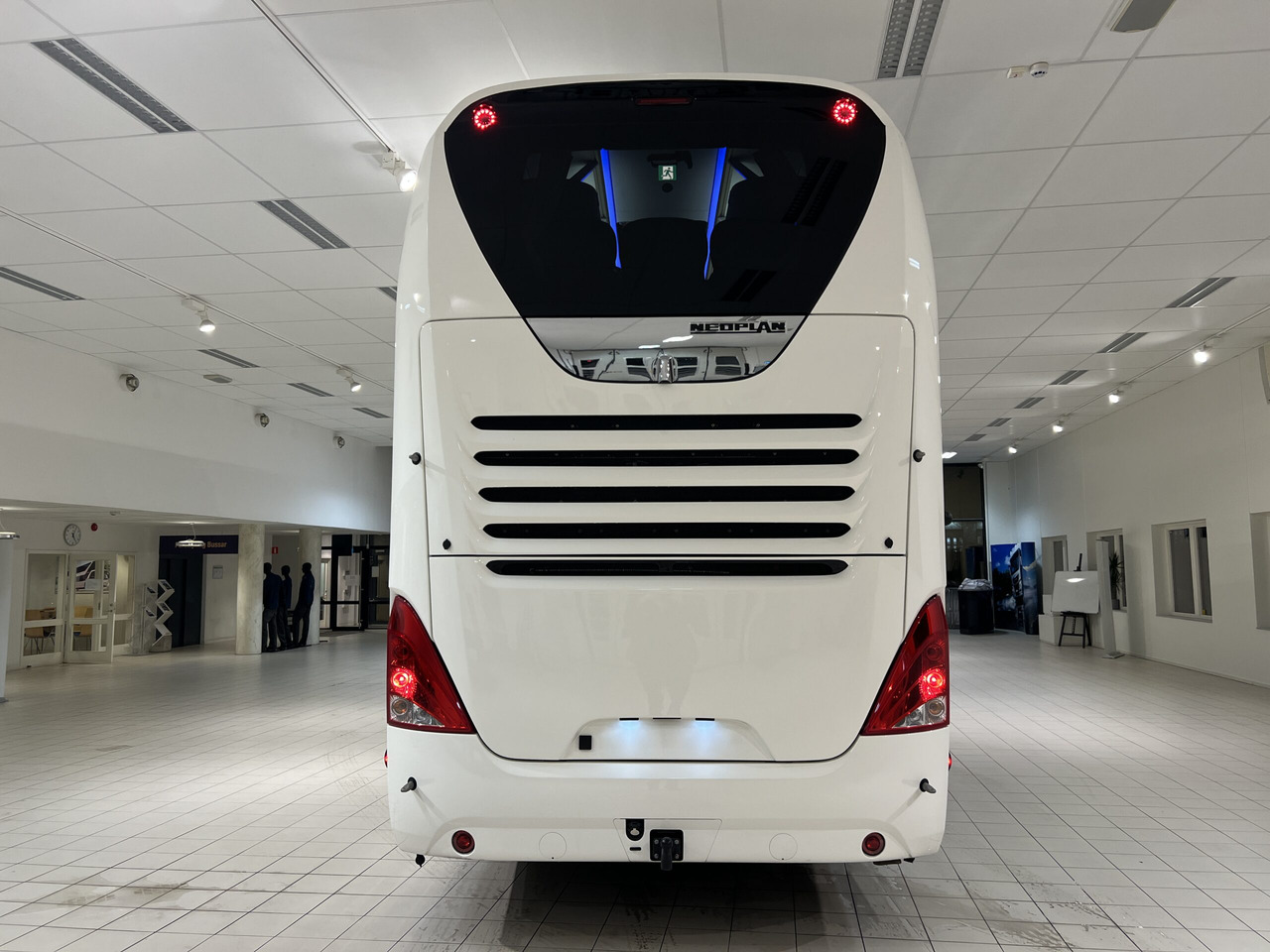 NEOPLAN SKYLINER P06 Euro 6E V.I.P / Exclusive Class (Dark Edition) - אוטובוס בין עירוני: תמונה 5 NEOPLAN SKYLINER P06 Euro 6E V.I.P / Exclusive Class (Dark Edition) - אוטובוס בין עירוני: תמונה 5