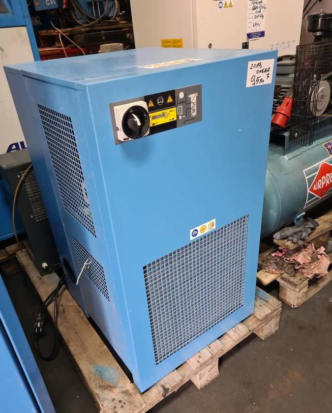 Osuszacz ziębniczy OMEGA 9,5 m3 - מדחס אוויר: תמונה 2 Osuszacz ziębniczy OMEGA 9,5 m3 - מדחס אוויר: תמונה 2