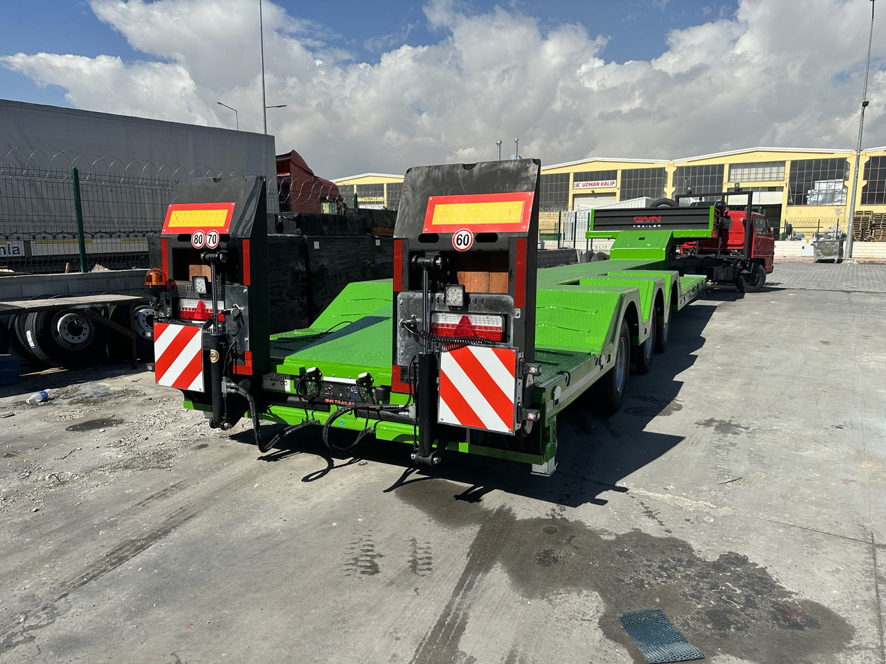 GVN Trailer 3 AXLE LOWBED WITH WHEEL RECESSES - סמיטריילר עם מטען נמוך: תמונה 5 GVN Trailer 3 AXLE LOWBED WITH WHEEL RECESSES - סמיטריילר עם מטען נמוך: תמונה 5