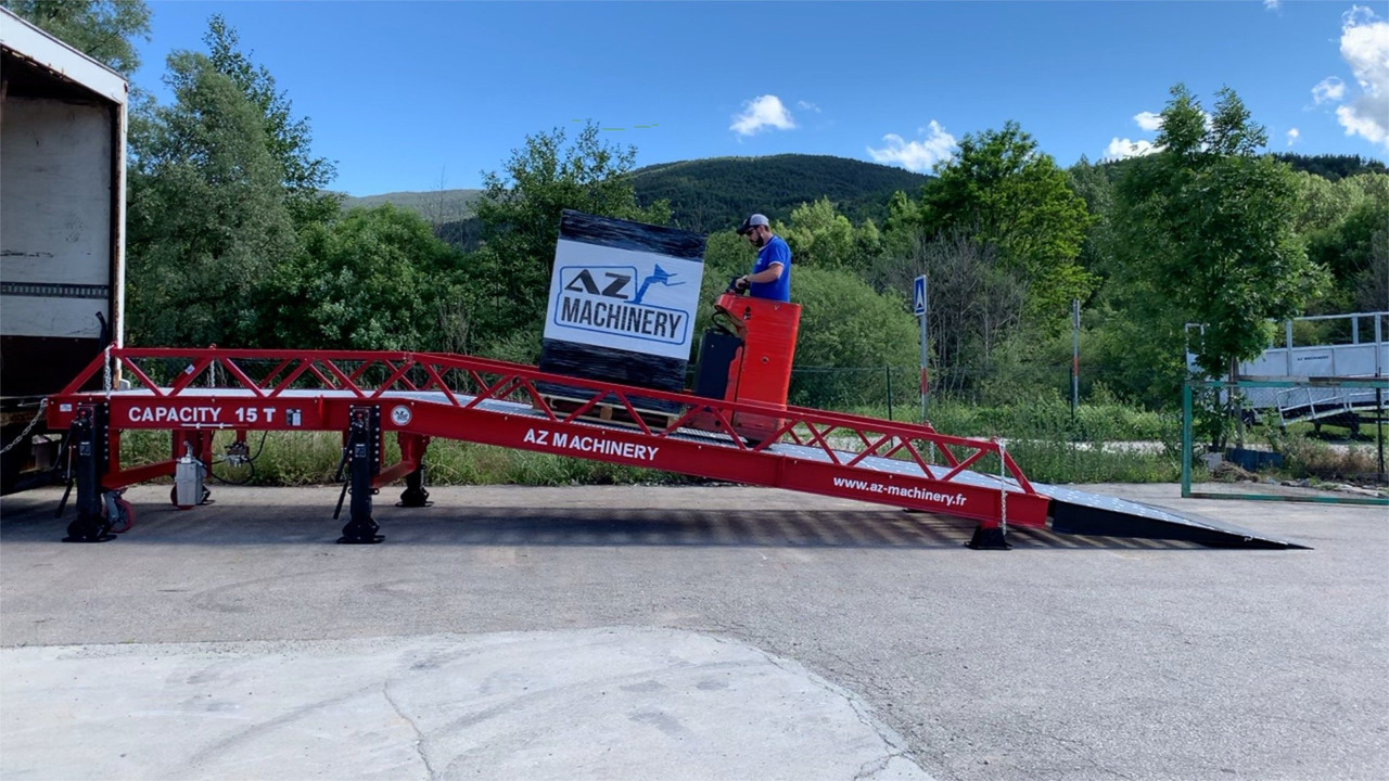 Loading Ramp with with electric tilting bridge - AZ RAMP - STAR- 10T-ZR-E. 10 ton capacity - רמפת העמסה: תמונה 4 Loading Ramp with with electric tilting bridge - AZ RAMP - STAR- 10T-ZR-E. 10 ton capacity - רמפת העמסה: תמונה 4
