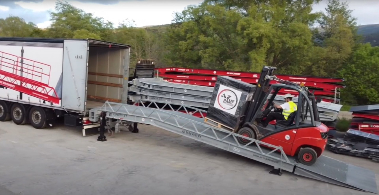 Loading Ramp with with hydraulic tilting bridge - AZ RAMP - STAR- 12T FULL GALVA - רמפת העמסה: תמונה 5 Loading Ramp with with hydraulic tilting bridge - AZ RAMP - STAR- 12T FULL GALVA - רמפת העמסה: תמונה 5