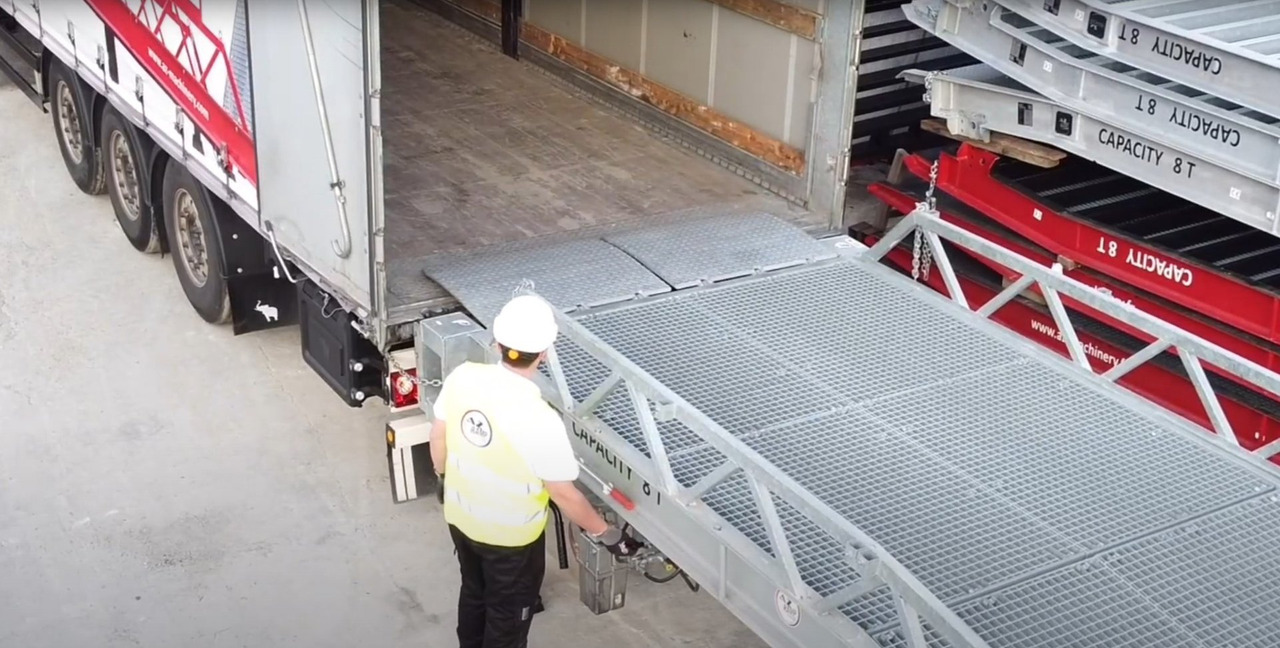 Loading Ramp with with hydraulic tilting bridge - AZ RAMP - STAR- 12T FULL GALVA - רמפת העמסה: תמונה 4 Loading Ramp with with hydraulic tilting bridge - AZ RAMP - STAR- 12T FULL GALVA - רמפת העמסה: תמונה 4