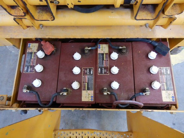Used Electric scissor Lift Haulotte Compact 12 - מעלית מספריים: תמונה 5 Used Electric scissor Lift Haulotte Compact 12 - מעלית מספריים: תמונה 5