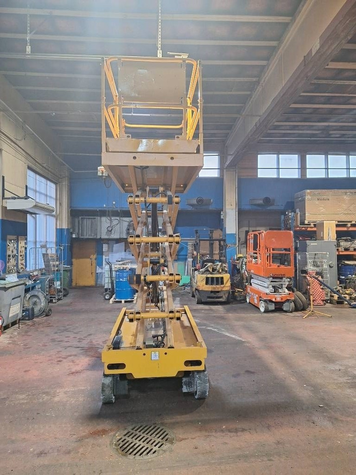 Haulotte Compact 12 - מעלית מספריים: תמונה 4 Haulotte Compact 12 - מעלית מספריים: תמונה 4