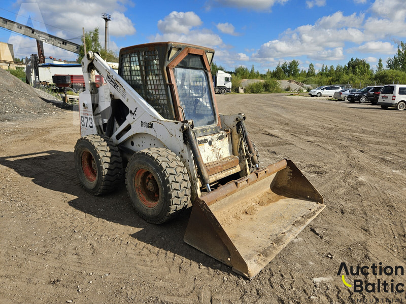 Bobcat 873 - מעמיס היגוי החלקה: תמונה 1 Bobcat 873 - מעמיס היגוי החלקה: תמונה 1