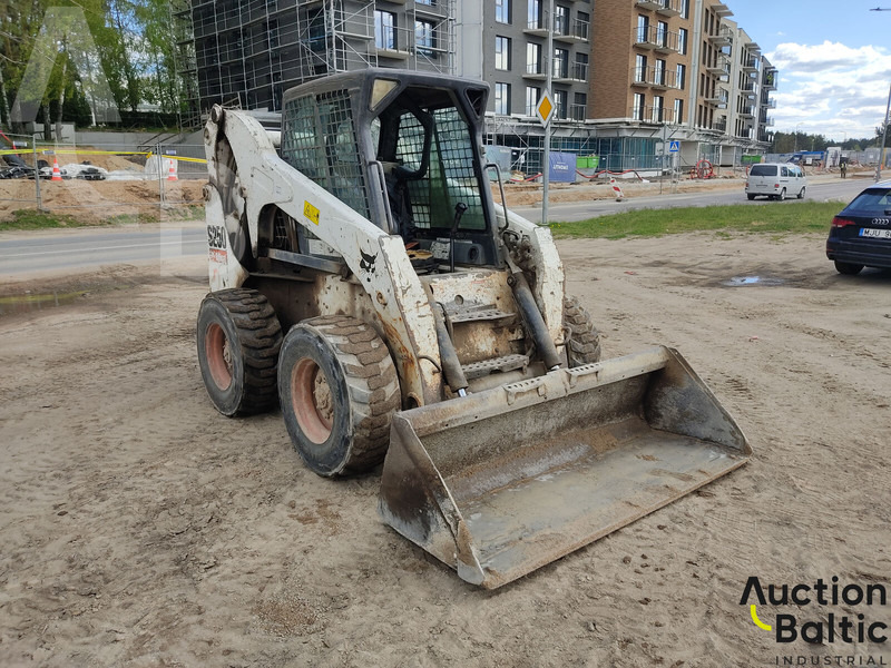 Bobcat S 250 - מעמיס היגוי החלקה: תמונה 1 Bobcat S 250 - מעמיס היגוי החלקה: תמונה 1