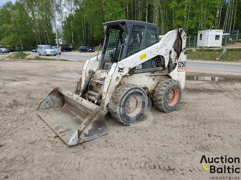 Bobcat S 250 - מעמיס היגוי החלקה: תמונה 2 Bobcat S 250 - מעמיס היגוי החלקה: תמונה 2