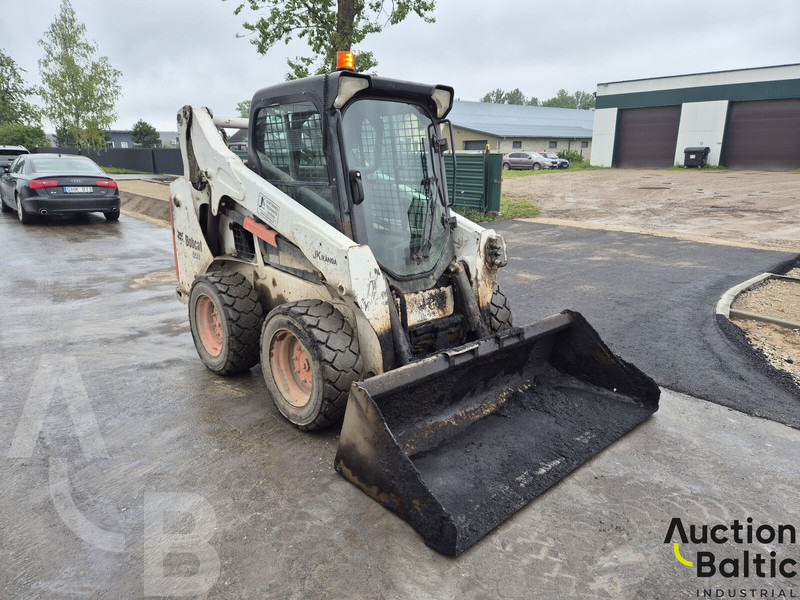 Bobcat S 530 - מעמיס היגוי החלקה: תמונה 1 Bobcat S 530 - מעמיס היגוי החלקה: תמונה 1